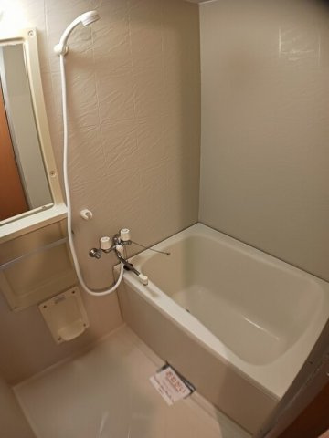 メゾンクレストの浴室|日々の疲れを癒すお風呂付です