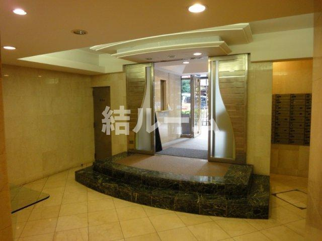 豊島区雑司が谷３丁目の賃貸マンションのエントランス