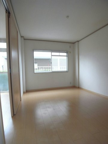 レジデンスタナカＢの内装|明るい室内です