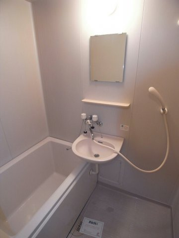 レジデンスタナカＢの浴室|きれいなお風呂です