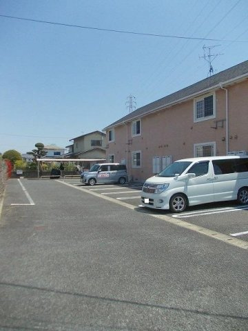 熊本市北区鶴羽田町のアパートの駐車場|駐車場に車を止められます