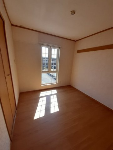 熊本市北区鶴羽田４丁目のアパートの内装|明るい色調の室内です