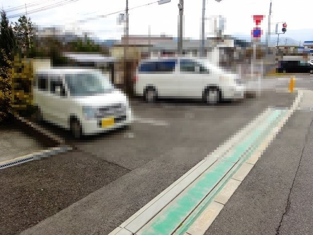 コンフォルト三日市の駐車場