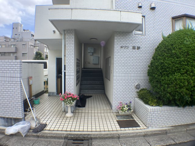 メゾン高砂のエントランス|※別部屋写真