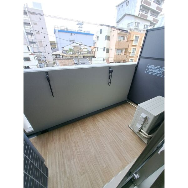 スプランティッド新大阪WESTのバルコニー