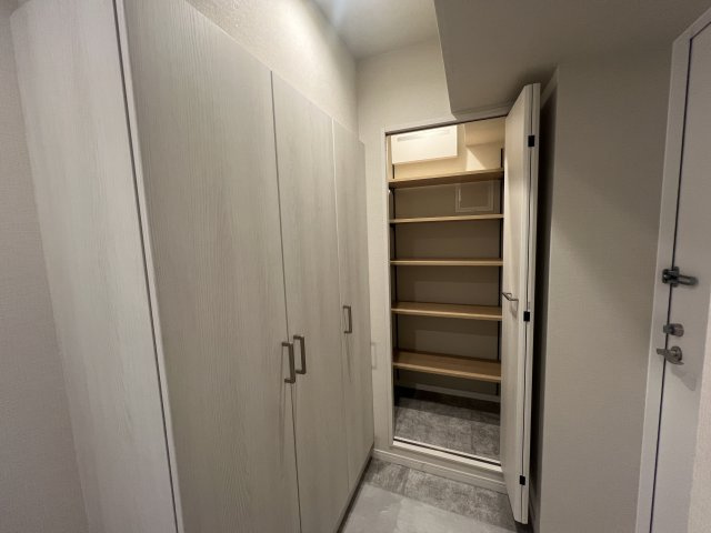 室内フルリノベの管理体制良好【横浜公園通り壱番館】の玄関|きれいな玄関です