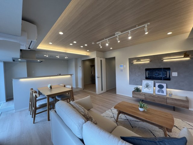 室内フルリノベの管理体制良好【横浜公園通り壱番館】の居間・リビング