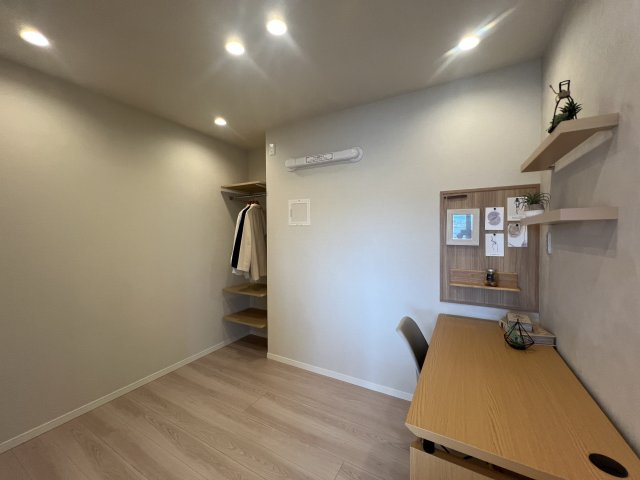 室内フルリノベの管理体制良好【横浜公園通り壱番館】の洋室|落ち着いた色調の洋室です