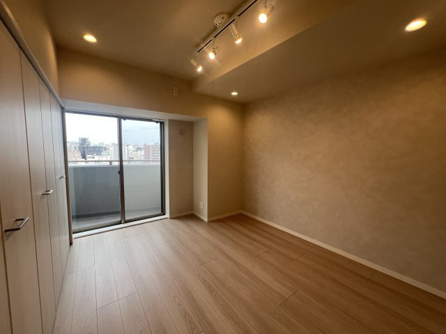 室内フルリノベの管理体制良好【横浜公園通り壱番館】の洋室|きれいな洋室です