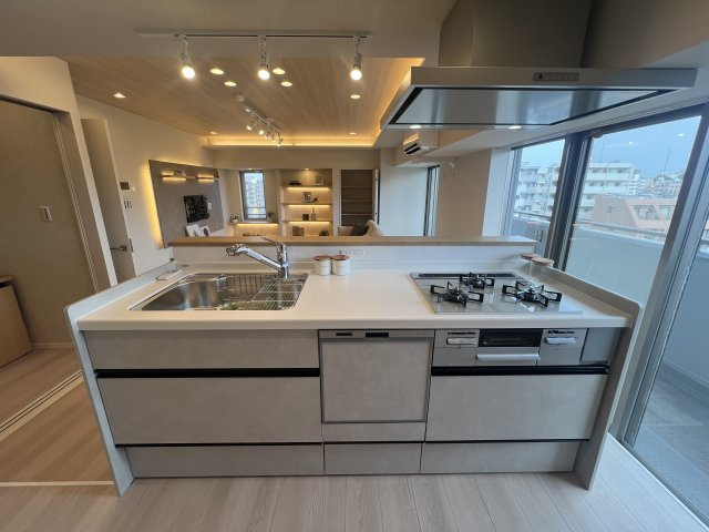 室内フルリノベの管理体制良好【横浜公園通り壱番館】のキッチン|使いやすいキッチンです