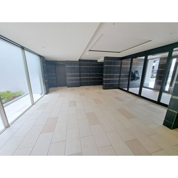 スプランティッド新大阪WESTのロビー