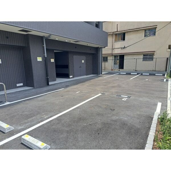 スプランティッド新大阪WESTの駐車場