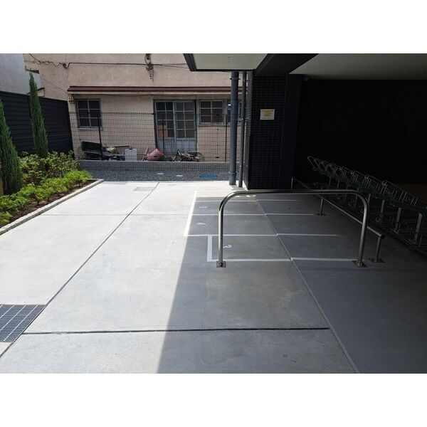 スプランティッド新大阪WESTの駐車場