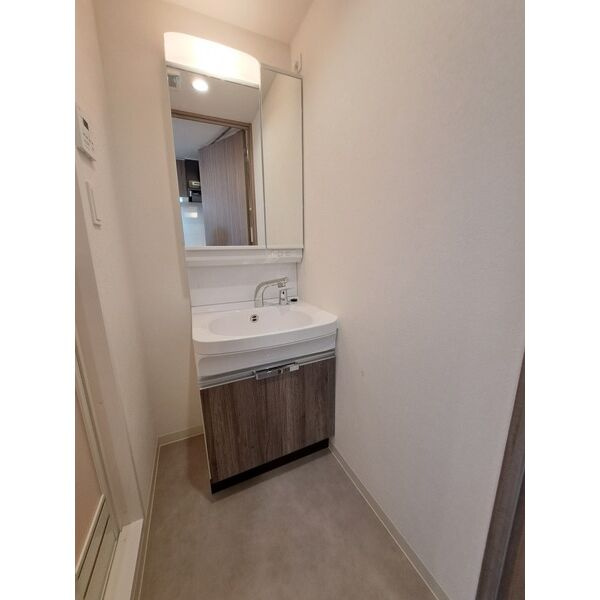 スプランティッド新大阪WESTの独立洗面台