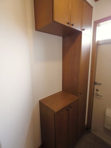 【玄関】 | メゾンエスポワール | シューズボックスは容量大。小物を置くスペースもありますよ！　