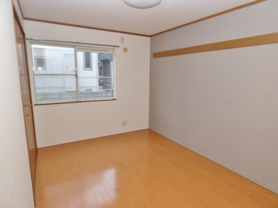 【洋室】 | メゾンエスポワール | アクセントクロスがおしゃれな洋室6帖。