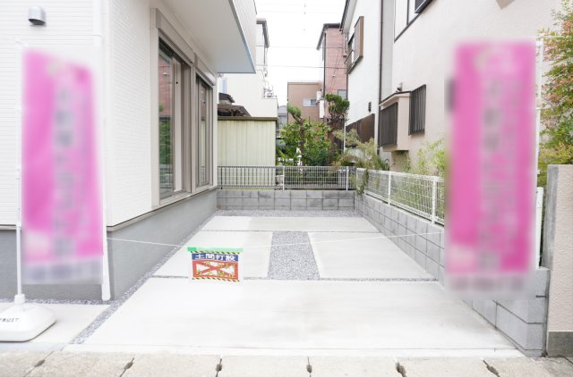 越谷市大沢 新築分譲住宅の駐車場