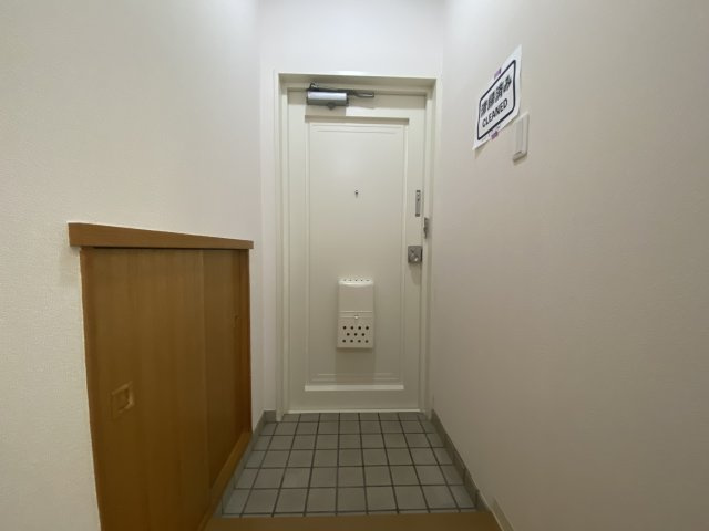 廣谷ビルの玄関