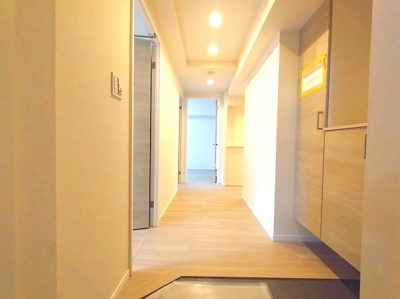 【玄関】 | ネオグランデ鹿山 北館 | 収納が完備されているのでご家族の靴がスッキリ片付きます。
家の顔となる部分なので綺麗な状態でお客様を迎えられるのは嬉しい要素です♪
