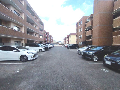 【駐車場】 | ネオグランデ鹿山 北館 | 駐車場　ご都合のよろしい日時に現地をご案内させて頂きます！是非、お問い合わせお待ちしております!!