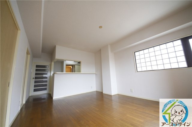 ロイヤルメゾン富士の居間・リビング