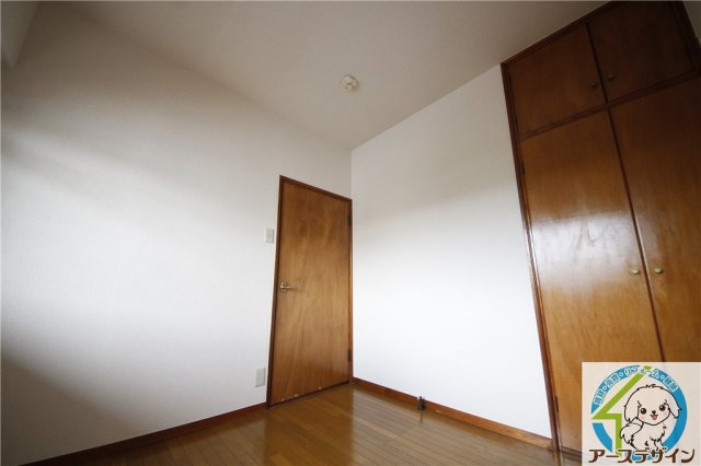 ロイヤルメゾン富士の洋室