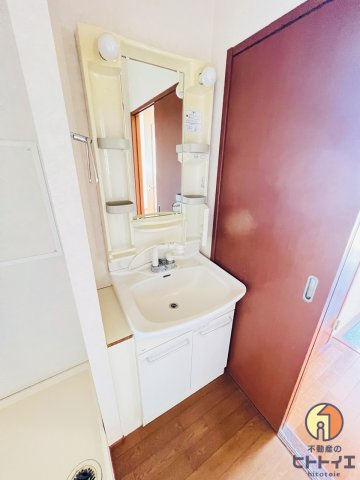 アクロス野町の独立洗面台|独立洗面台あり、毎朝おしゃれに忙しい女性の方におすすめです