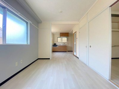 【居間・リビング】 | 伊藤ビル | リビングは2面採光で明るいお部屋です！