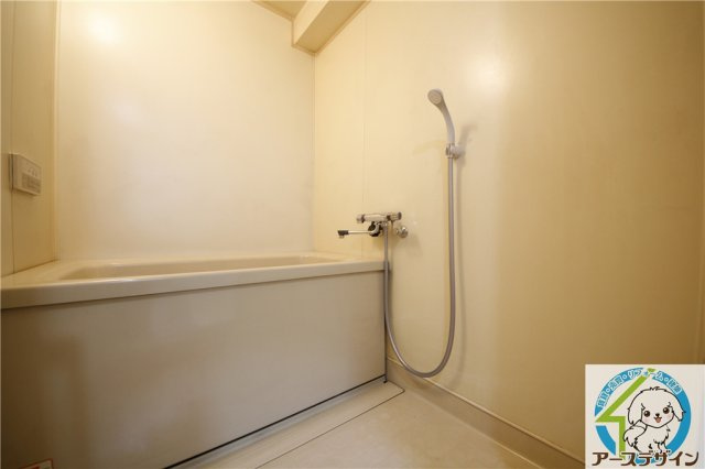 ロイヤルメゾン富士の浴室