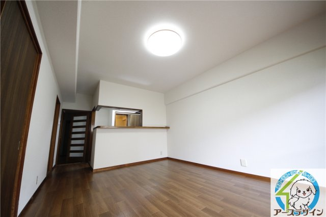 ロイヤルメゾン富士の居間・リビング