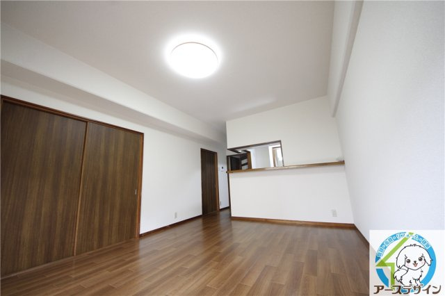 ロイヤルメゾン富士の居間・リビング