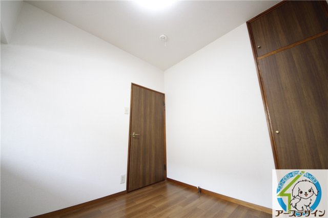 ロイヤルメゾン富士の洋室