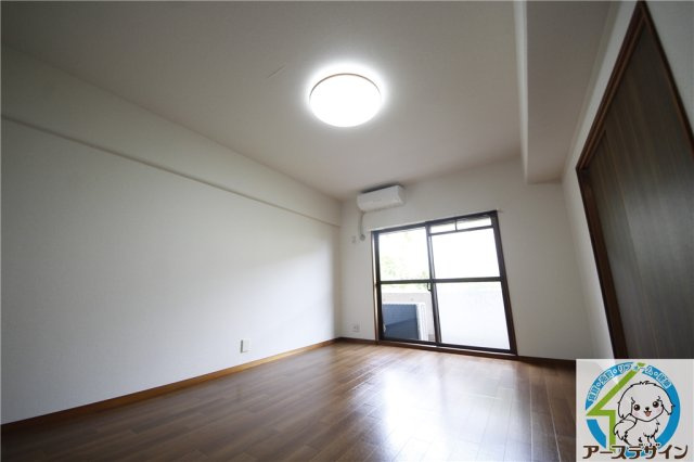 ロイヤルメゾン富士の居間・リビング