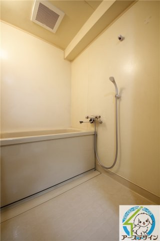 ロイヤルメゾン富士の浴室