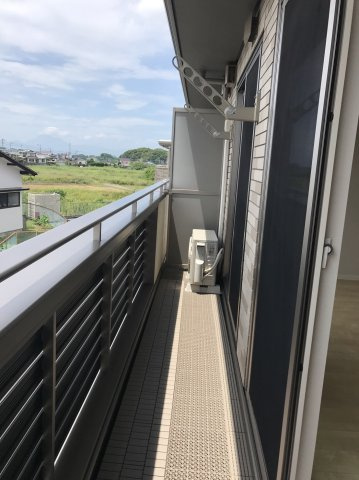 グランディールのバルコニー|暖かな日差しのふりそそぐバルコニー