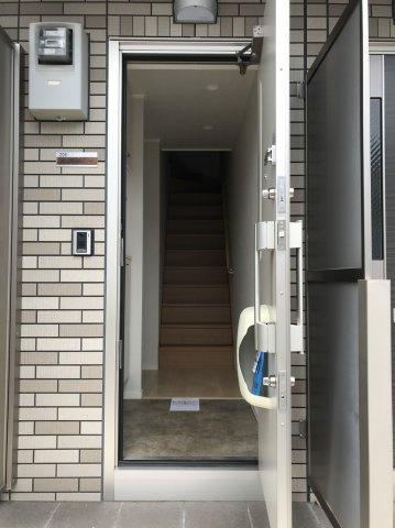 グランディールの玄関|収納もある玄関です