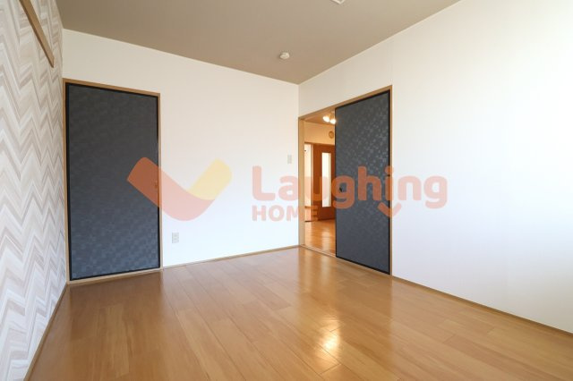 ポエムハイツの寝室|広くて明るい寝室