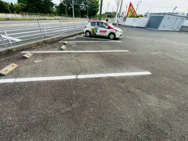 ピアノビルの駐車場
