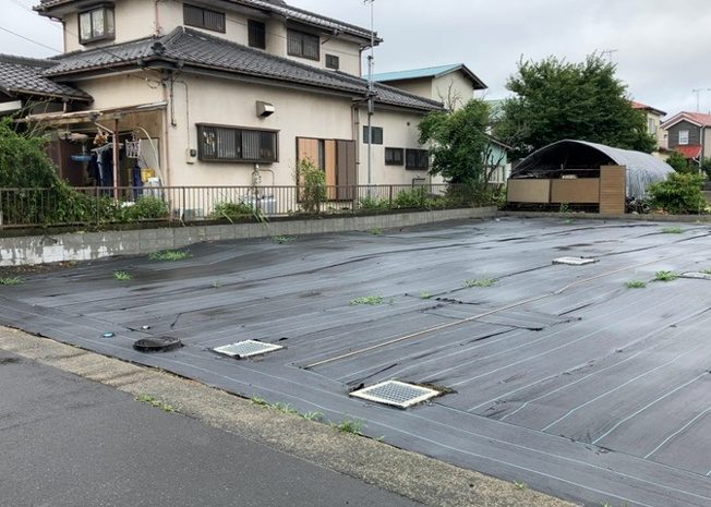 【外観】 | 現地に行くなら、物件の周囲の地形がどうなっているかを見ることも大切です。周辺より低くなっている土地では、大雨などで水が集まりやすいため、地盤が弱くなっているということも考えられるため、注意が必要です。
