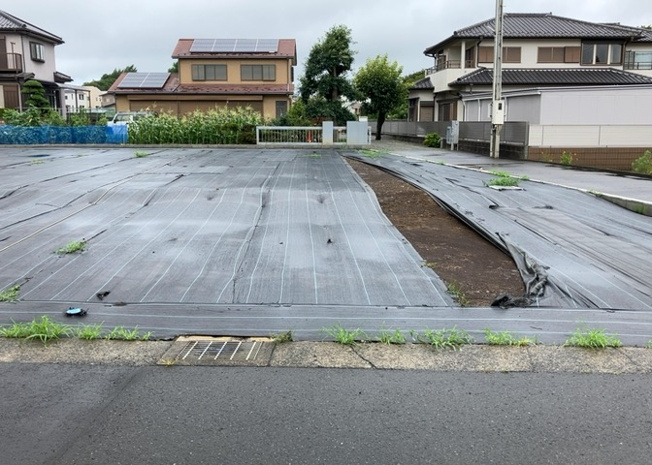 【外観】 | 隣家の土地はどうなっているのか、生活利便施設が近くにあるのか、学校まで近いかなど、お客様のライフスタイルにあわせたイメージが重要です。また、近くにあると困る施設が近くにないかも確認するといいでしょう。