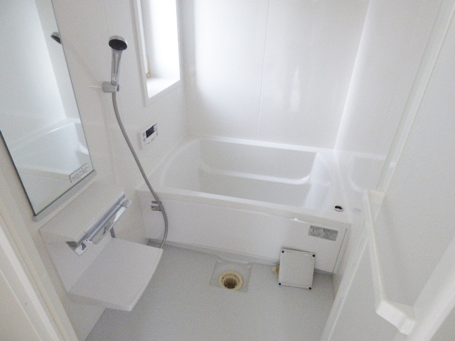 ソレイユ新見の浴室