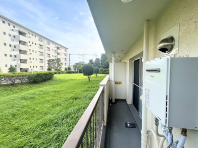 【バルコニー】 | 左近山団地5街区9号棟 | ◆日当たり良好なバルコニー！毎日のお洗濯にも嬉しいですね！