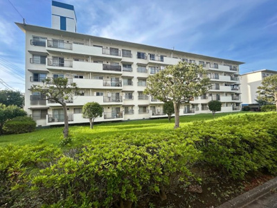 【外観】 | 左近山団地5街区9号棟 | ◆南側も広く取れておりますので、常に明るい印象です。