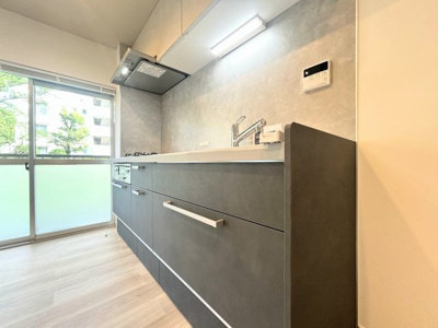 【キッチン】 | 左近山団地5街区9号棟 | ◆ご家族みんなで調理ができる位のスペースを実現したキッチン空間となっております。みんなで作った料理を召し上がりながらの会話は、どのような物になるのでしょうか。