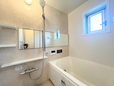 【浴室】 | 左近山団地5街区9号棟 | ◆モダンデザインの空間が気持ちよさを高めてくれるバスルーム。すっきりとした清潔感の中に都会的なセンスが感じられ、心身をリフレッシュできる寛ぎを深めてくれるスペースです。