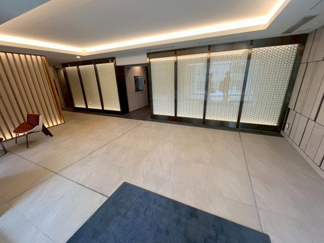 プラウド難波のロビー
