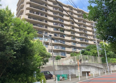 【外観】 | コスモさがみ野 | マンションの外観は非常に重要なポイントです！外観の善し悪しは資産価値に大きな影響を与えます。外観のいいマンションを購入することで、高値で売却がしやすく、買い手が見つかりやすいというメリットがあります。