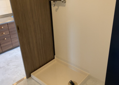 【ランドリースペース】 | コスモさがみ野 | ランドリースペースも気になります。洗濯機置場があり「洗う、干す、取り込む、アイロンがけ、たたむ」など、洗濯に関する家事をするための空間です。広さや収納など付帯設備も含めて、詳細は現地でご確認ください。