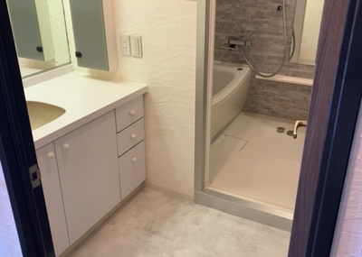 【脱衣所】 | コスモさがみ野 | 洗面脱衣所は「体を綺麗に整える場所」という目的と役割を持っています。そして便利で使い勝手のいい「体を綺麗に整える場所」にするためには、配置や動線、照明や収納計画をしっかりと検討しておく必要があります。