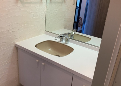 【独立洗面台】 | コスモさがみ野 | 洗面化粧台では顔を洗ったり、身だしなみを整えることが本来の使い方ですが、用途によっては洗面化粧台に求められる機能が違ってくるため、ご自身や家族のライフスタイルに合ったものを選ぶことをおすすめ致します。